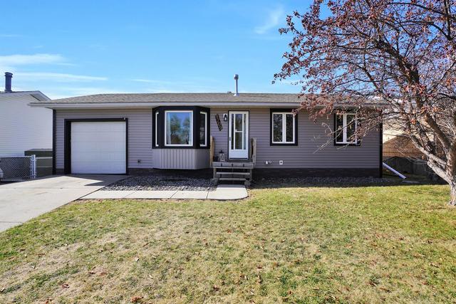 4709 55 Avenue, House detached with 4 bedrooms, 1 bathrooms and 3 parking in Rimbey AB | Image 4