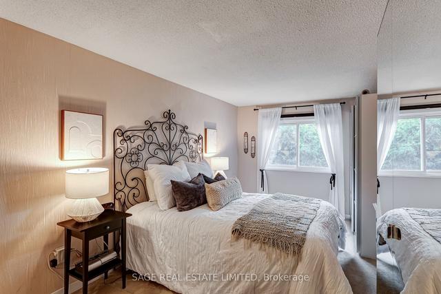 101 Springhouse Sq, House attached with 3 bedrooms, 2 bathrooms and 2 parking in Toronto ON | Image 5