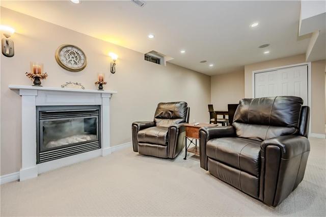 1402 Cedarglen Crt, House attached with 4 bedrooms, 2 bathrooms and 4 parking in Oakville ON | Image 22