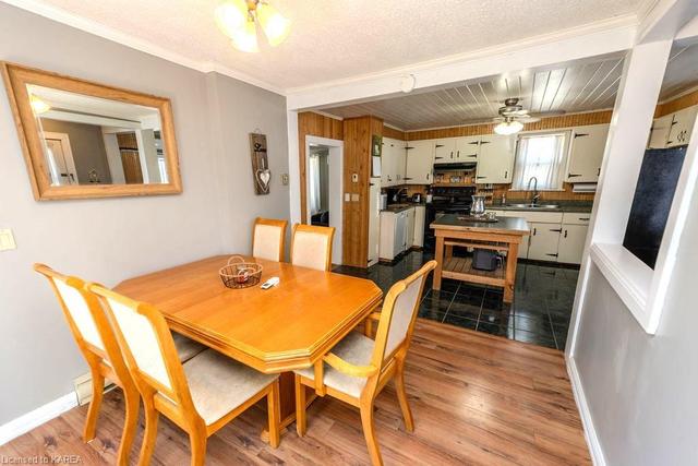 5437 Goodrich St, House detached with 2 bedrooms, 1 bathrooms and 6 parking in South Frontenac ON | Image 3