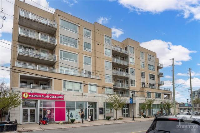 208 - 1422 Wellington St W, Condo with 2 bedrooms, 1 bathrooms and 1 parking in Ottawa ON | Image 1
