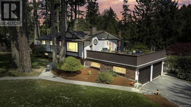 5557 Old West Saanich Rd, House detached with 5 bedrooms, 4 bathrooms and 500 parking in Saanich BC | Image 3