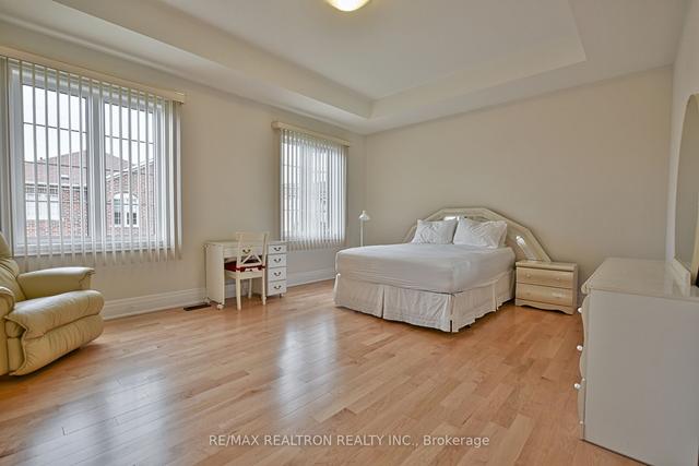 42 Farrell Rd, House detached with 5 bedrooms, 4 bathrooms and 4 parking in Vaughan ON | Image 3