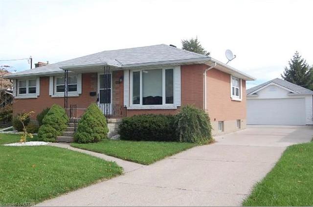 15 Lorne Crescent, House detached with 3 bedrooms, 2 bathrooms and null parking in Sarnia ON | Image 1