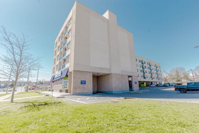 205 - 160 Wellington St E, Condo with 2 bedrooms, 2 bathrooms and 1 parking in Aurora ON | Image 12