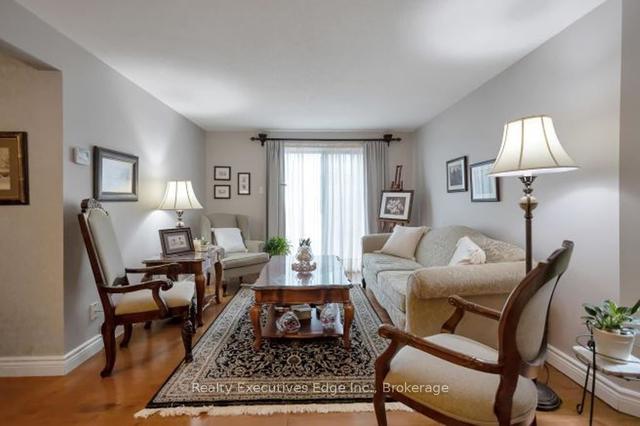 10 - 28 Underhill Cres, Townhouse with 3 bedrooms, 2 bathrooms and 4 parking in Kitchener ON | Image 11