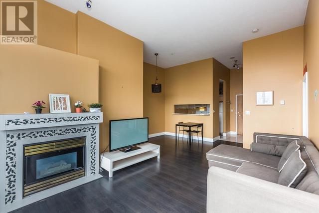 PH2 - 7077 Beresford St, Condo with 2 bedrooms, 1 bathrooms and 1 parking in Burnaby BC | Image 11