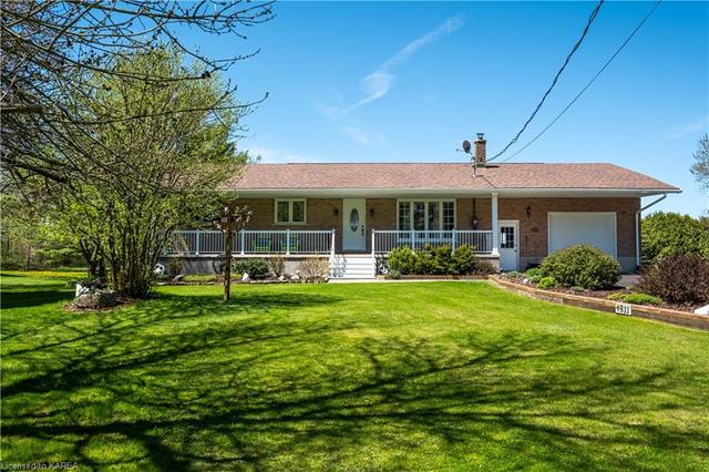 4811 Wolfe Swamp Rd Rd, House detached with 3 bedrooms, 1 bathrooms and 8 parking in South Frontenac ON | Image 1