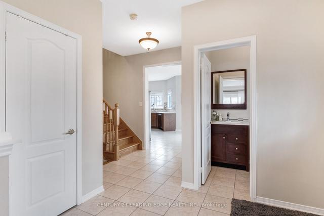 146 Ken Laushway Ave, House semidetached with 3 bedrooms, 3 bathrooms and 3 parking in Whitchurch Stouffville ON | Image 2