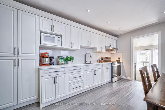 91 Yarmouth Rd, House attached with 3 bedrooms, 3 bathrooms and 3 parking in Toronto ON | Image 3