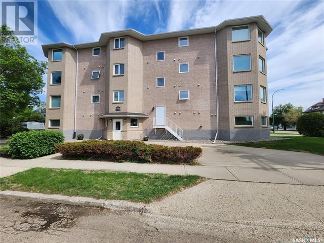 304 - 11 Coteau Ave W, Condo with 1 bedrooms, 2 bathrooms and null parking in Weyburn SK | Image 1