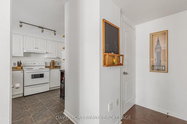423 - 12 Douro St, Townhouse with 3 bedrooms, 2 bathrooms and 1 parking in Toronto ON | Image 7