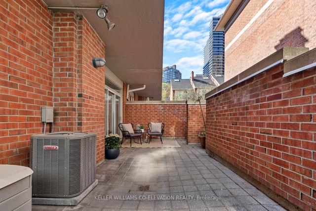 82 St Nicholas St, Townhouse with 1 bedrooms, 2 bathrooms and 1 parking in Toronto ON | Image 19