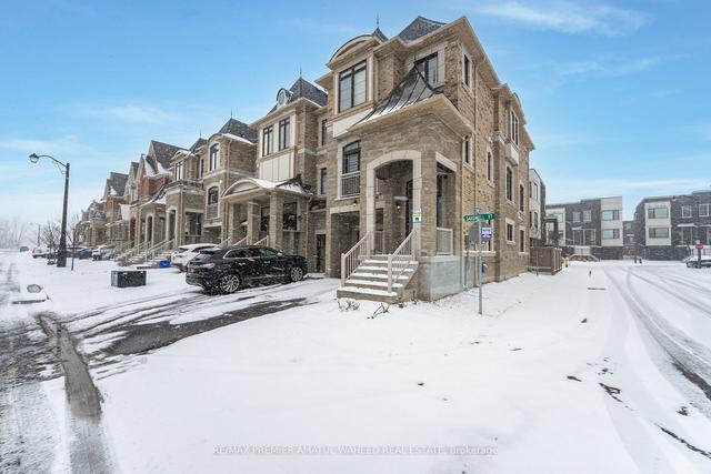49 Sandwell St, House attached with 3 bedrooms, 4 bathrooms and 3 parking in Vaughan ON | Image 23