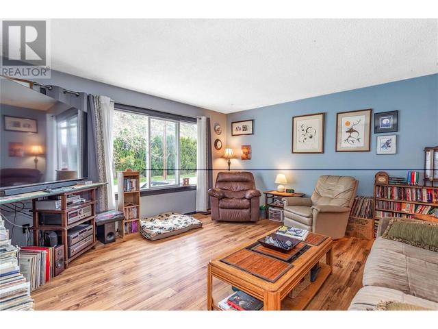 1560 Ponderosa Rd, House detached with 7 bedrooms, 3 bathrooms and 5 parking in West Kelowna BC | Image 12