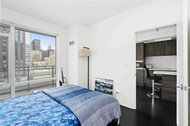 1208 - 21 Widmer St, Condo with 1 bedrooms, 1 bathrooms and 0 parking in Toronto ON | Image 2