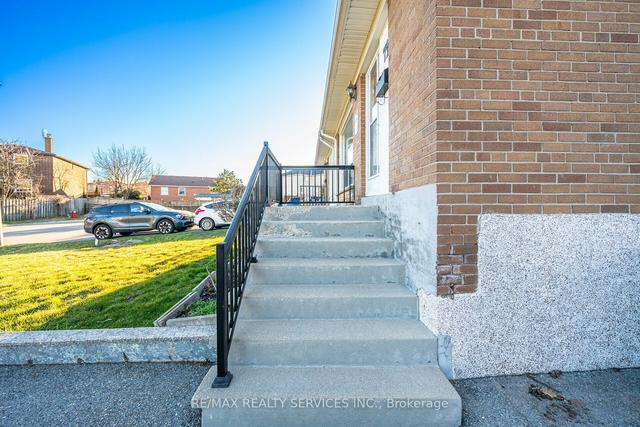 72 Northwood Dr, House semidetached with 2 bedrooms, 2 bathrooms and 3 parking in Brampton ON | Image 34
