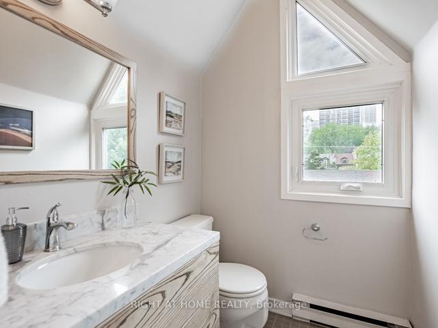 257 Ontario St, House attached with 3 bedrooms, 2 bathrooms and 2 parking in Toronto ON | Image 13