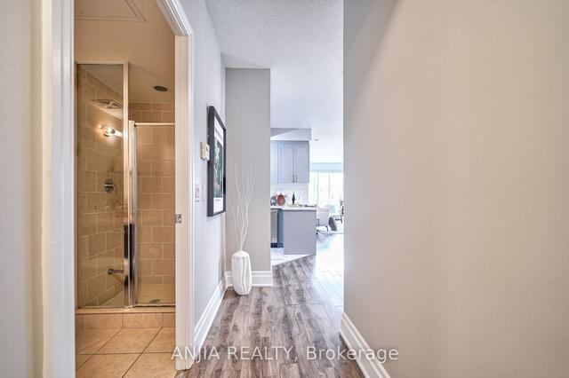 314b - 21 Upper Duke Cres, Condo with 2 bedrooms, 2 bathrooms and 1 parking in Markham ON | Image 2
