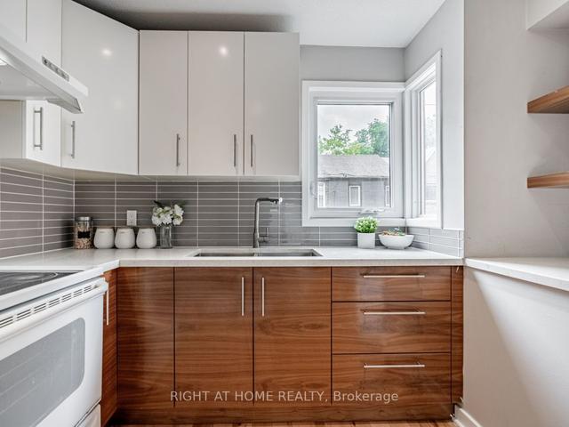 257 Ontario St, House attached with 3 bedrooms, 2 bathrooms and 2 parking in Toronto ON | Image 4