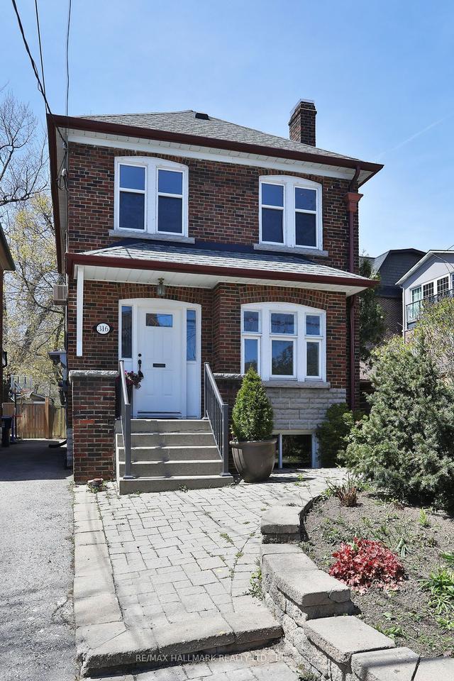 316 Jedburgh Rd, House detached with 3 bedrooms, 2 bathrooms and 1 parking in Toronto ON | Image 1
