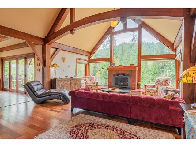 817 White Tail Drive, House detached with 4 bedrooms, 4 bathrooms and null parking in Rossland BC | Image 22