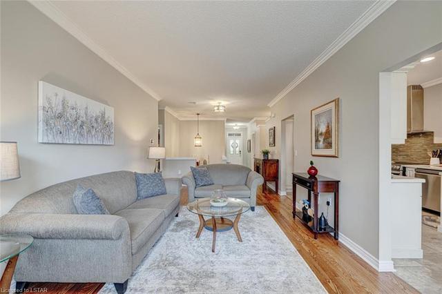 251 - 2025 Meadowgate Blvd, House attached with 3 bedrooms, 3 bathrooms and 4 parking in London ON | Image 6