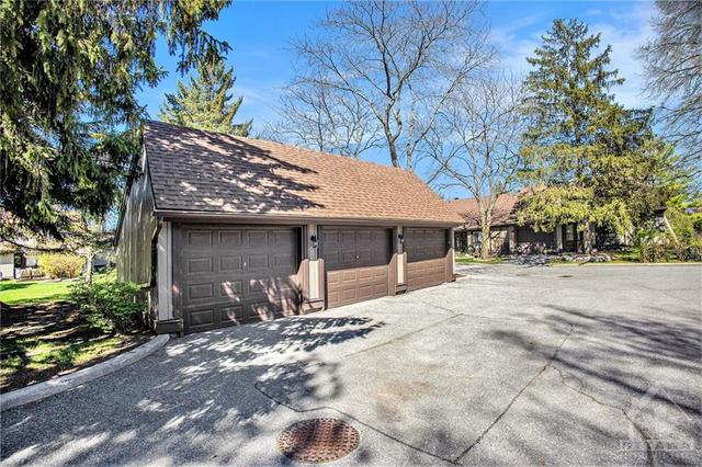 21 Torrey Pines Crt, Townhouse with 2 bedrooms, 2 bathrooms and 1 parking in Ottawa ON | Image 22