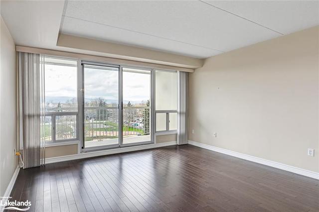 506 - 172 Eighth St, House attached with 2 bedrooms, 1 bathrooms and 1 parking in Collingwood ON | Image 3