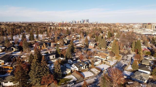 77 Malibou Rd Sw, House detached with 4 bedrooms, 3 bathrooms and 3 parking in Calgary AB | Image 46