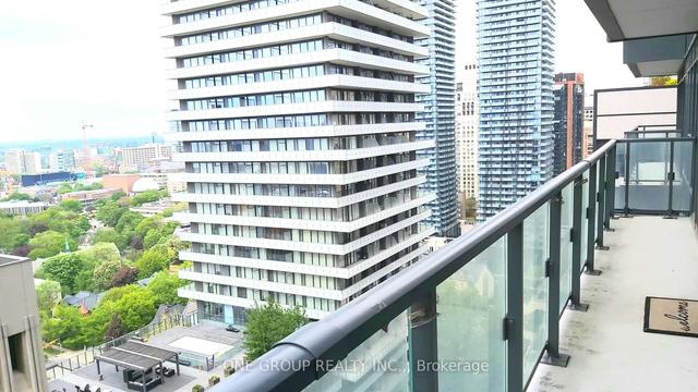 2513 - 955 Bay St, Condo with 3 bedrooms, 2 bathrooms and 1 parking in Toronto ON | Image 8