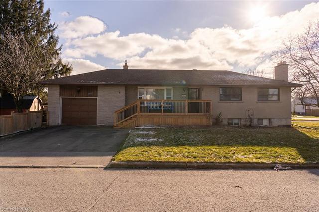 5948 Silverwood Crescent, House detached with 3 bedrooms, 2 bathrooms and 5 parking in Niagara Falls ON | Image 1