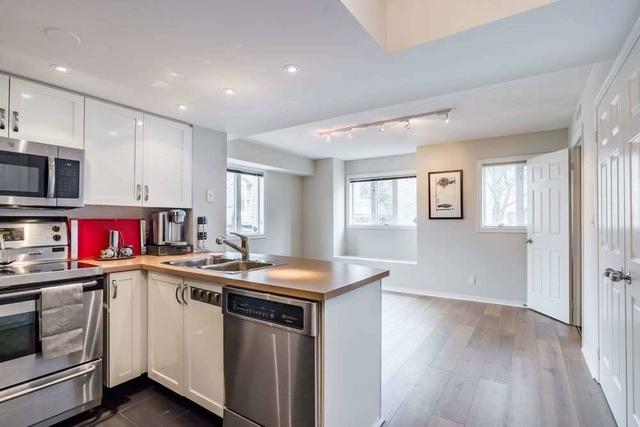 TH70 - 208 Niagara St, Townhouse with 3 bedrooms, 2 bathrooms and 1 parking in Toronto ON | Image 3