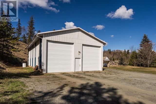 2436 W Knell Rd, House detached with 4 bedrooms, 3 bathrooms and null parking in Prince George BC | Image 3