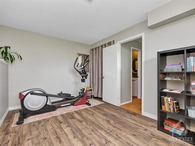 171 Salter Cres, Townhouse with 3 bedrooms, 2 bathrooms and 1 parking in Ottawa ON | Image 27