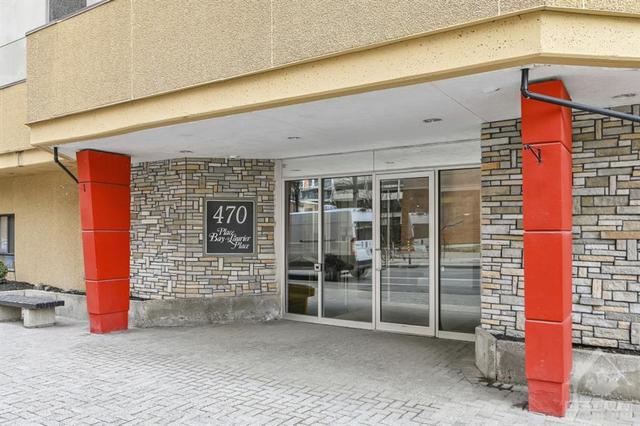 303 - 470 Laurier Ave, Condo with 2 bedrooms, 2 bathrooms and 1 parking in Ottawa ON | Image 2
