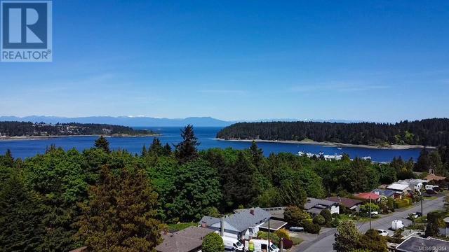 999 Beach Dr, House detached with 2 bedrooms, 3 bathrooms and 5 parking in Nanaimo BC | Image 66