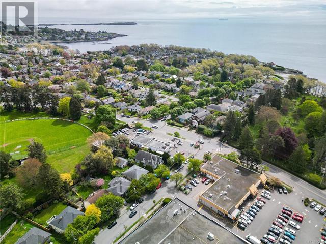 305 St Charles St, House detached with 5 bedrooms, 4 bathrooms and 3 parking in Victoria BC | Image 4