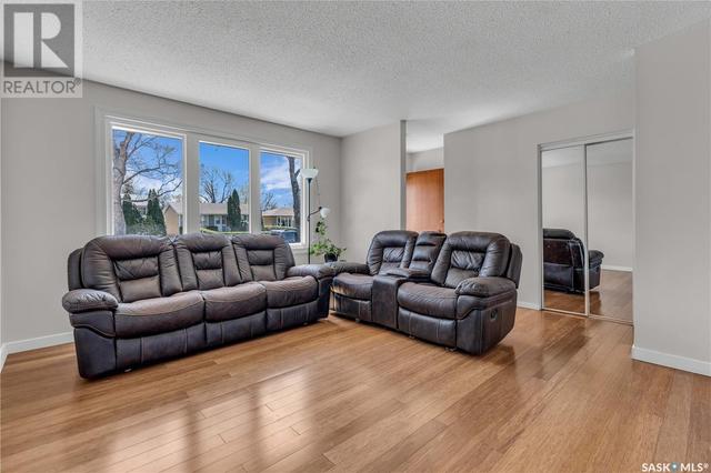 2226 Dewdney Ave E, House detached with 4 bedrooms, 2 bathrooms and null parking in Regina SK | Image 6