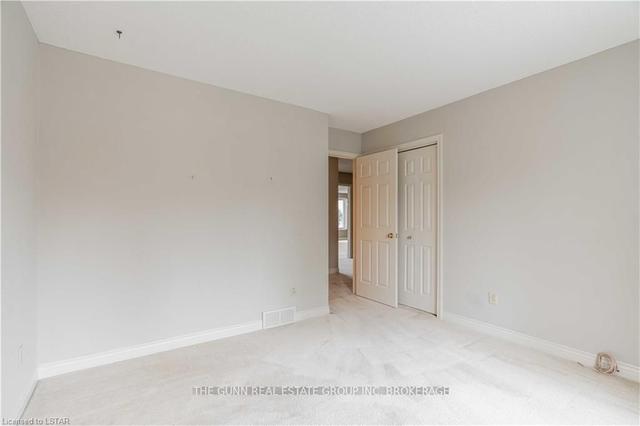 33 - 2 Cadeau Terr, Townhouse with 2 bedrooms, 3 bathrooms and 4 parking in London ON | Image 4