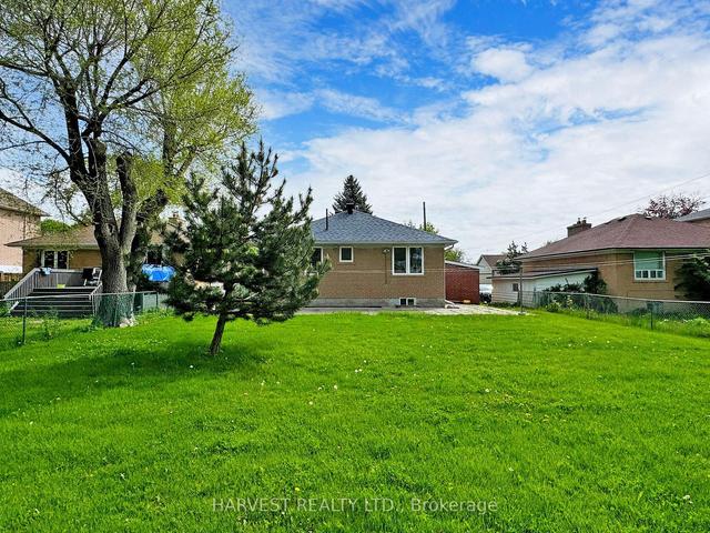 24 Canham Cres, House detached with 3 bedrooms, 2 bathrooms and 5 parking in Toronto ON | Image 32