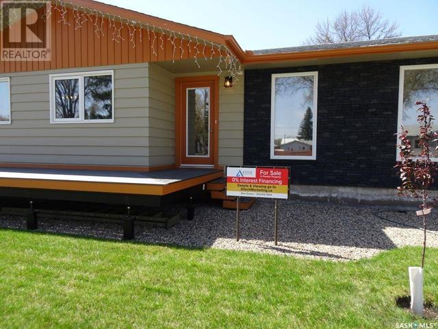 33 Second Ave Nw, House detached with 4 bedrooms, 2 bathrooms and null parking in Preeceville SK | Image 2