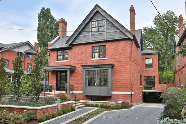 27 Dunbar Rd, House detached with 5 bedrooms, 5 bathrooms and 6 parking in Toronto ON | Image 1
