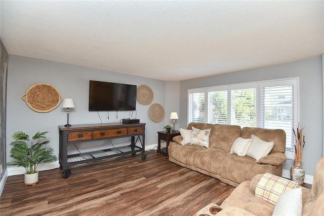 457 Parkview Cres, House attached with 3 bedrooms, 0 bathrooms and 2 parking in Cambridge ON | Image 5