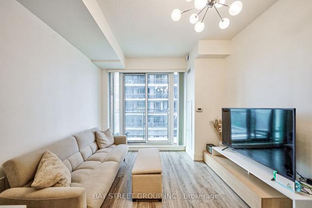 910 - 9600 Yonge St, Condo with 1 bedrooms, 1 bathrooms and 1 parking in Richmond Hill ON | Image 2
