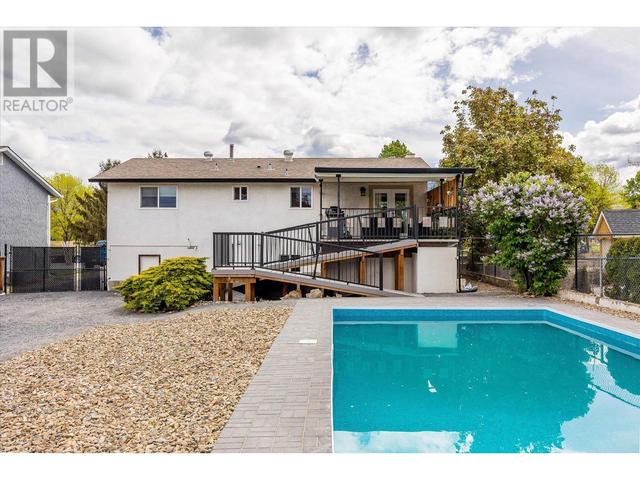 464 Mcphee St, House detached with 5 bedrooms, 2 bathrooms and 6 parking in Kelowna BC | Image 30