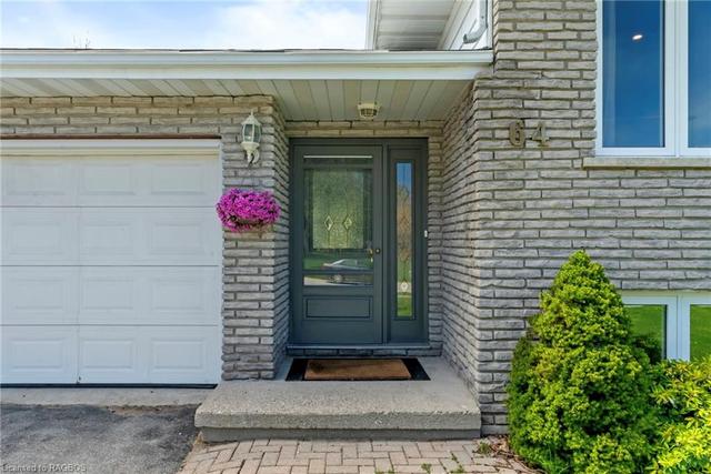 64 Ottawa Ave, House detached with 5 bedrooms, 2 bathrooms and 5 parking in Saugeen Shores ON | Image 4