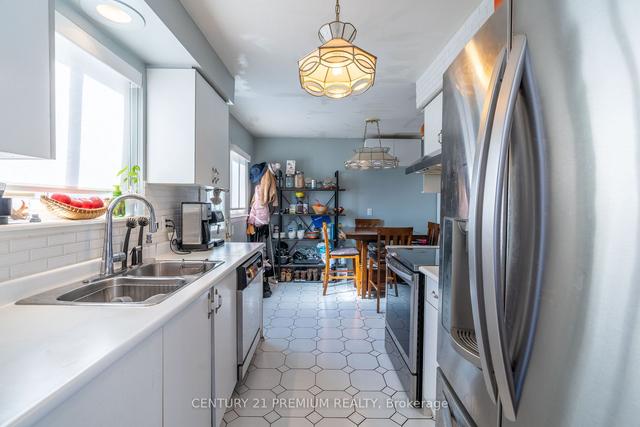 9 Northover St, House semidetached with 3 bedrooms, 3 bathrooms and 2 parking in Toronto ON | Image 3