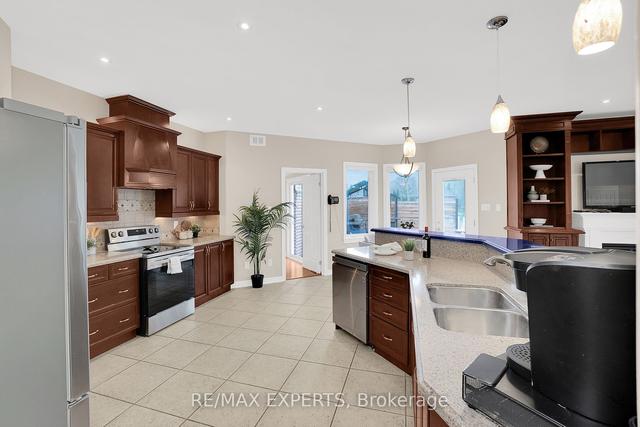 2 Basswood Cir, House detached with 3 bedrooms, 3 bathrooms and 11 parking in Oro Medonte ON | Image 5
