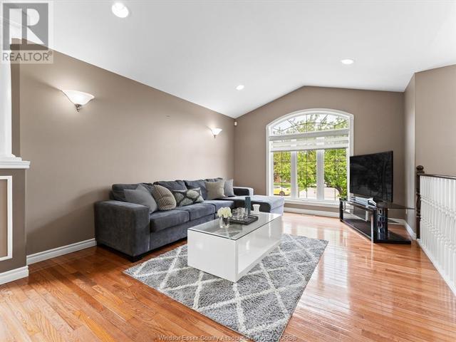 3699 Deerbrook Dr, House detached with 5 bedrooms, 2 bathrooms and null parking in Windsor ON | Image 6